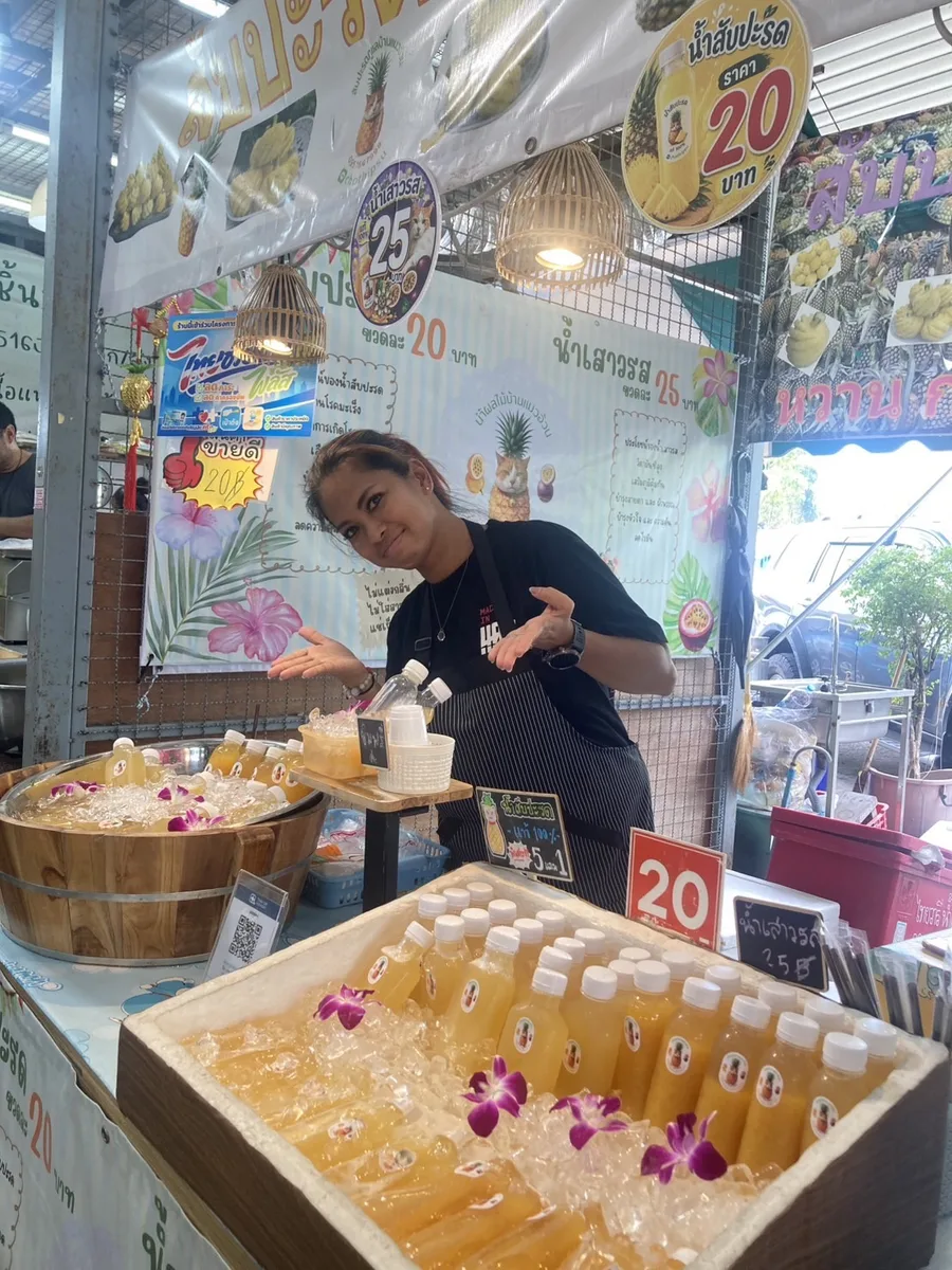 สแตนด์ร้านและป้ายเมนู / Store signage and menu board